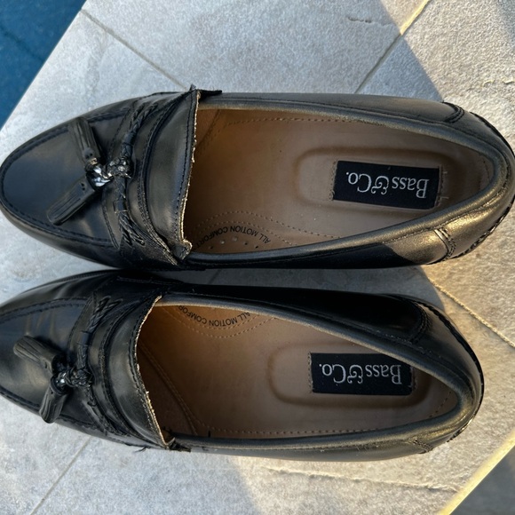 Bass & Co Men’s Black tasseled loafers. Mens sz 8. Leather excellent condition - Picture 6 of 7